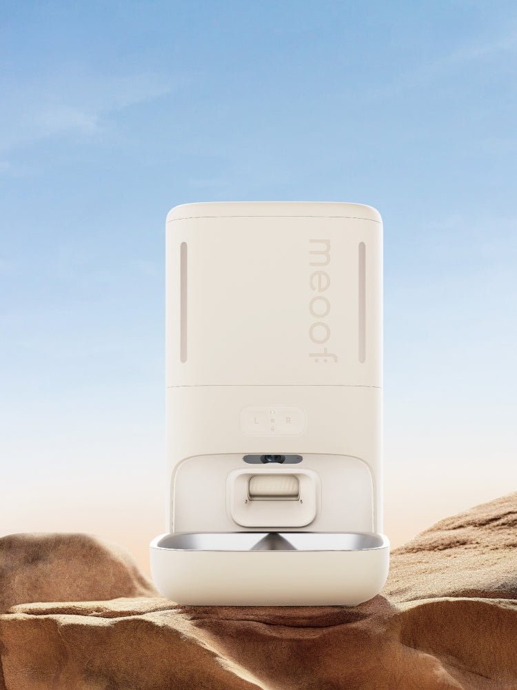 Smart automatic pet feeder with privacy camera